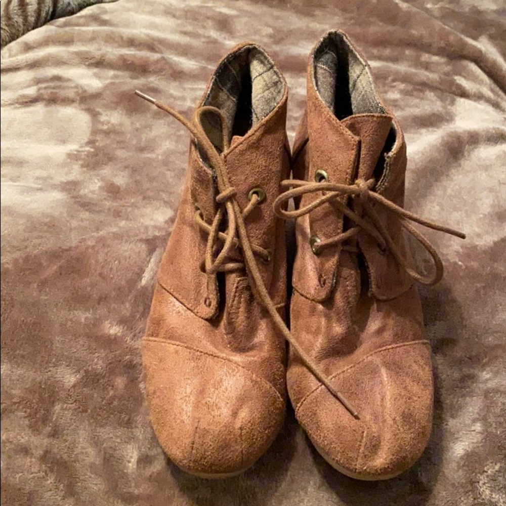 Penny lace up wedge